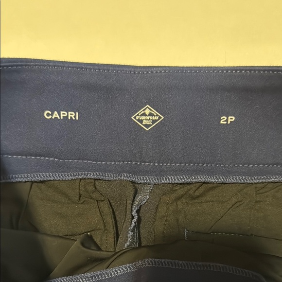 St John’s Bay women’s Navy pull on Capri Pants Size 2P - Picture 6 of 8